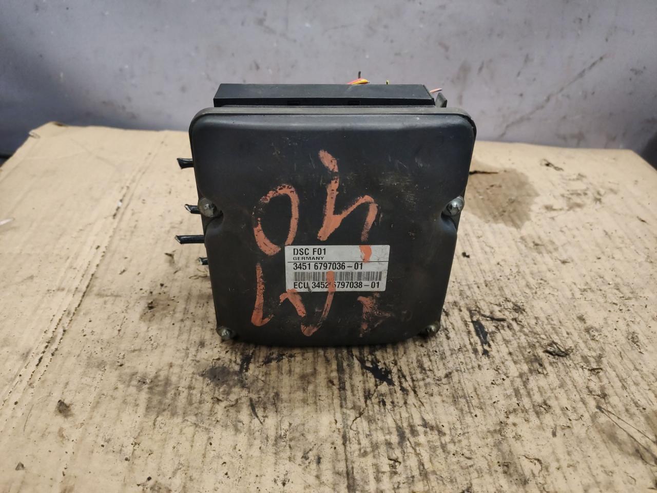 блок ABS BMW 7 серия F01/F02 F01 2011, 4.4 л., N63 B44 A, бензин, АКПП, черный, 6797036 - фото №1