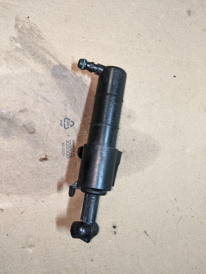 форсунка омывателя фары левая Mercedes-Benz E-Класс W212/S212/C207/A207 2011, 1.8 л., M 271.860, бензин, АКПП, черный, кабриолет, A2078600147 - фото №1