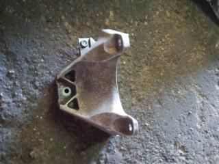 кронштейн КПП BMW 5 серия G30/G31 2016, 6781229