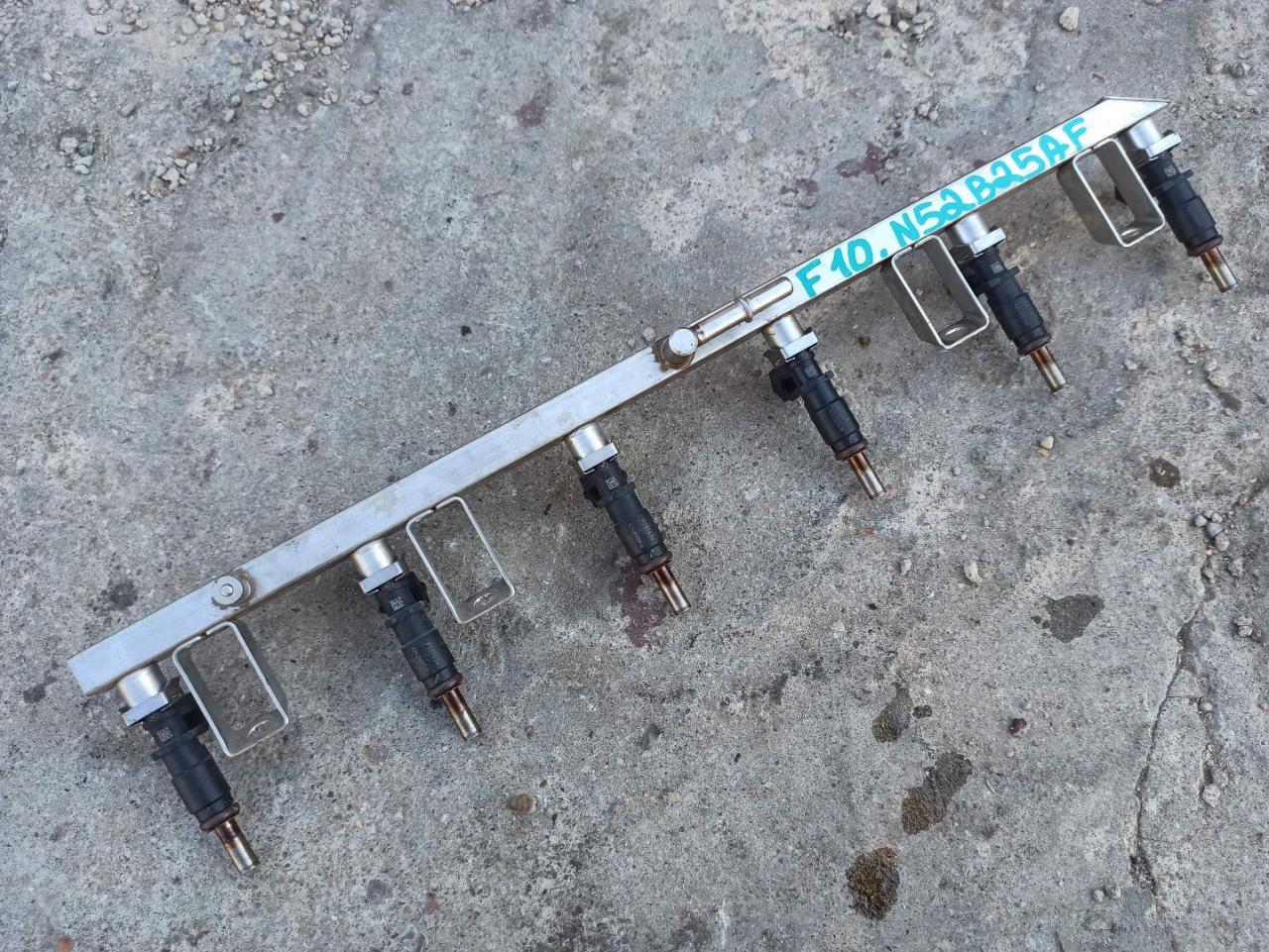 топливная рампа BMW 5 серия F07/F10/F11 2011, 2.5 л., N52 B25 AF, бензин, 7512541 - фото №1