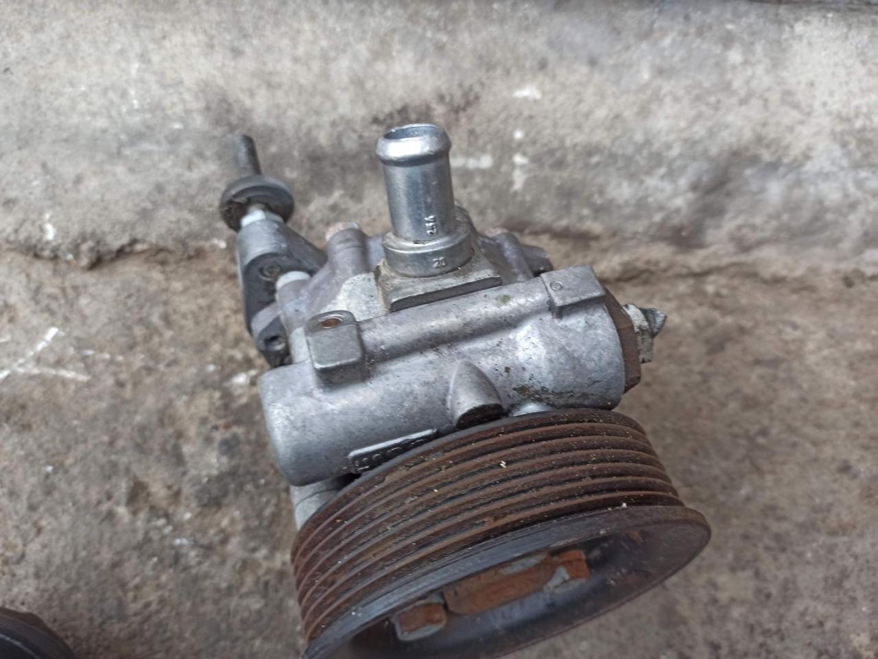 насос гидроусилителя руля Land Rover Range Rover 1 поколение (1970 - 1994), 4.4 л., M62 B44, бензин - фото №1