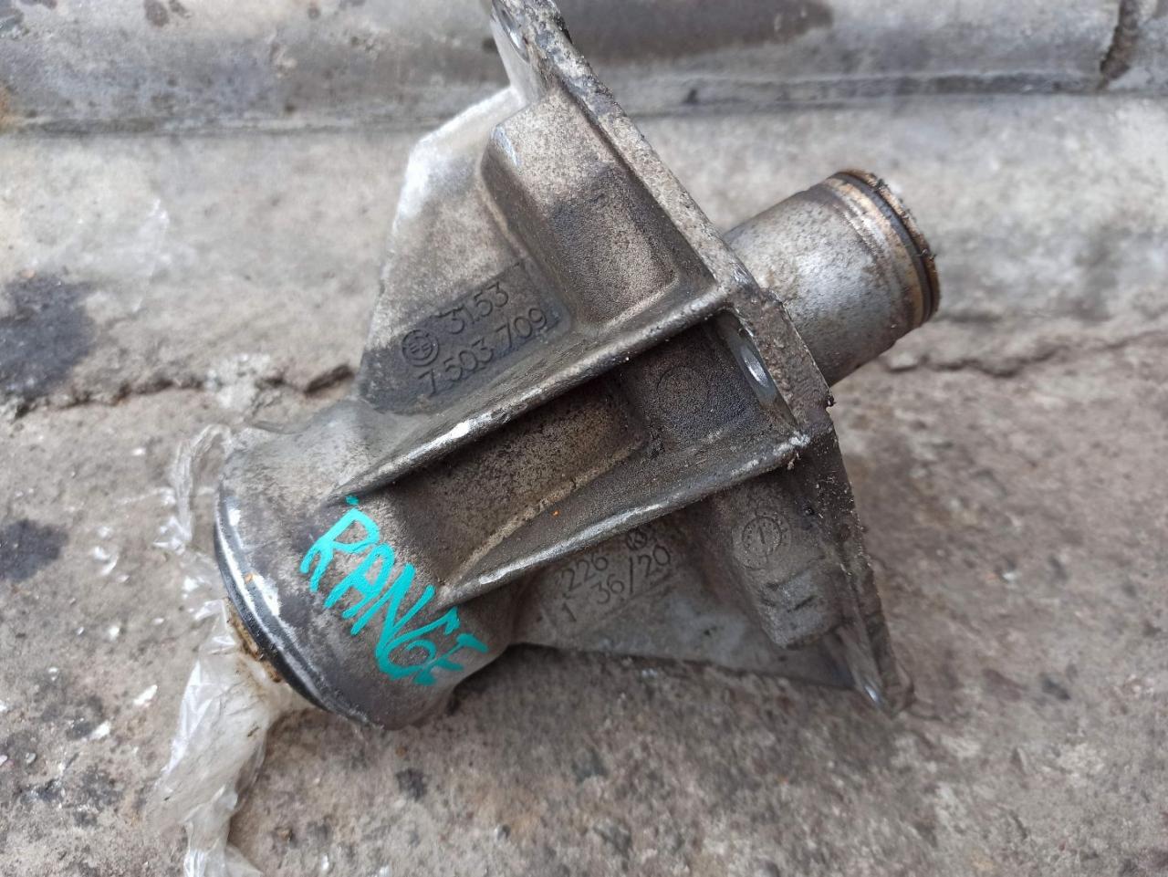 кронштейн полуоси Land Rover Range Rover 1 поколение (1970 - 1994), 4.4 л., M62 B44, бензин, 7503709 - фото №1