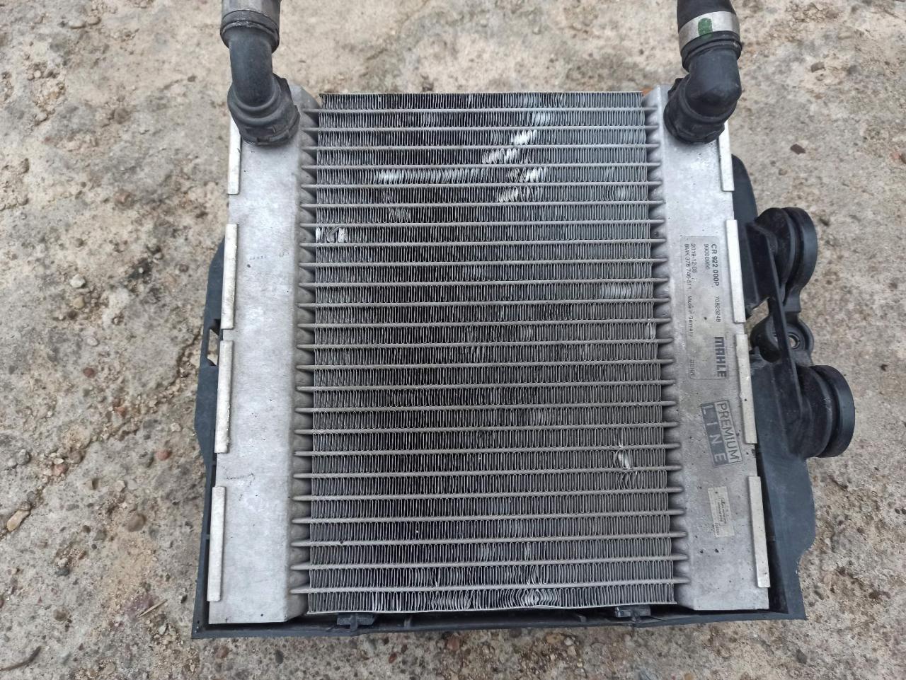 радиатор дополнительный системы охлаждения BMW 5 серия F07/F10/F11 2011, 0.5 л., 7082324 - фото №1