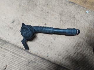 горловина бачка омывателя BMW X5 E70 [рестайлинг] 2013, 4.4 л., N63 B44 A, бензин, 7162586