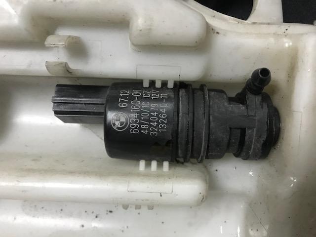 насос (моторчик) омывателя стекла BMW 7 серия F01/F02 2010, 4.4 л., N63 B44 A, бензин, АКПП, черный, седан, 6934160 - фото №1