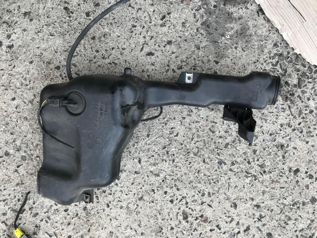 бачок омывателя Mercedes-Benz C-Класс W204/S204 2008, 2.1 л., OM 646.811, дизель, МКПП, серебро, седан, A2048600260, A2048690020 - фото №1