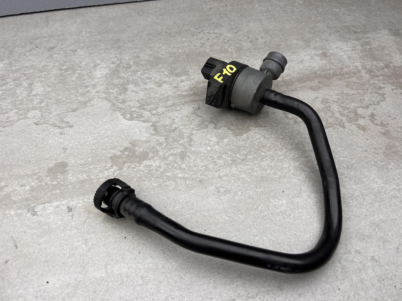 клапан вентиляции топливного бака BMW 5 серия F07/F10/F11 2011, 2.5 л., N52 B25 AF, бензин, 7618638 - фото №1