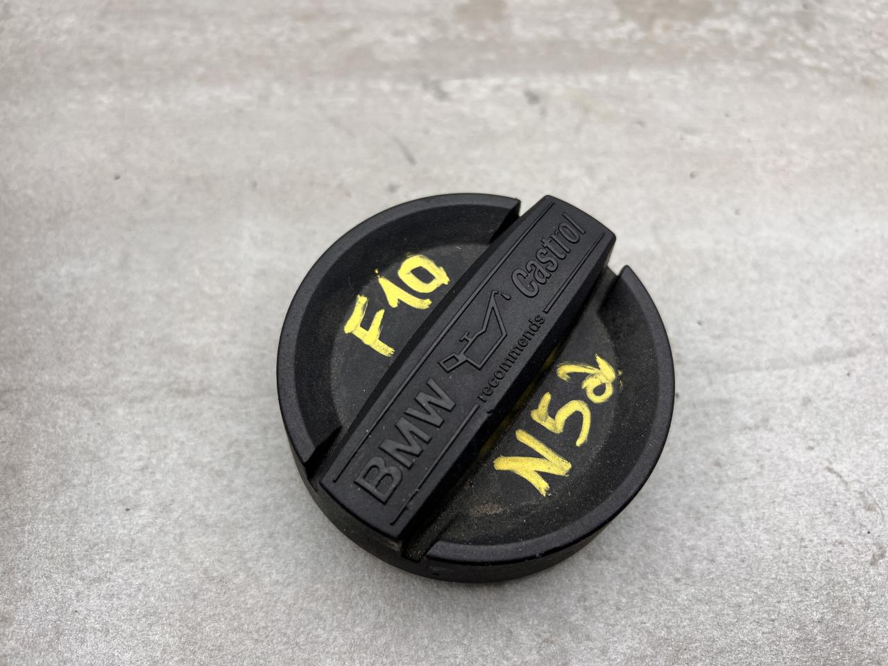 пробка маслозаливная BMW 5 серия F07/F10/F11 2011, 2.5 л., N52 B25 AF, бензин, 8507153 - фото №1