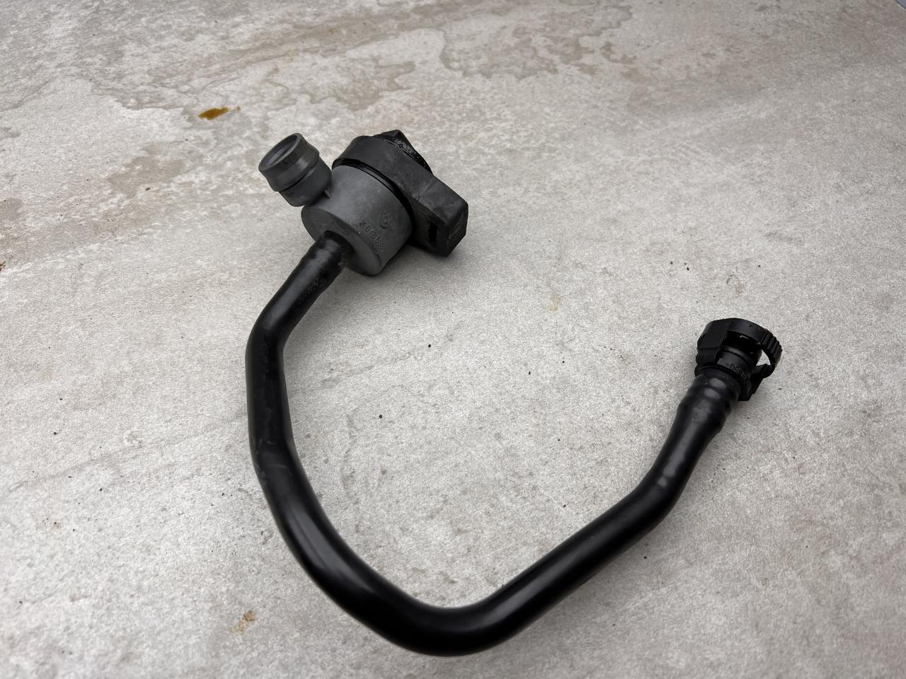 клапан вентиляции топливного бака BMW 5 серия F07/F10/F11 2011, 2.5 л., N52 B25 AF, бензин, 7818638 - фото №1