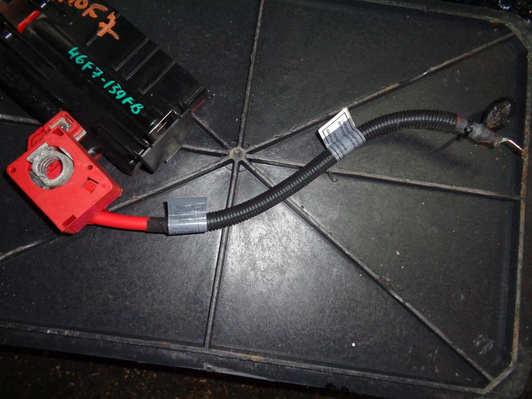 плюсовой провод аккумулятора BMW X5 E70 2008, 4.8 л., N62 B48 B, бензин, АКПП, белый, внедорожник 5 дв., 9115449 - фото №1