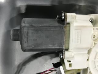 стеклоподъемник передний левый Mercedes-Benz M-Класс W164 [рестайлинг] 2010, 3.0 л., OM 642.820, дизель, АКПП, серебристый, внедорожник 5 дв., правый руль