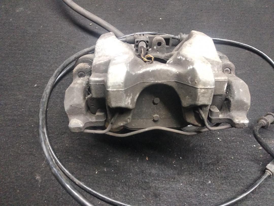 суппорт задний правый Mercedes-Benz E-Класс W212/S212/C207/A207 2011, 1.8 л., M 271.860, бензин, АКПП, черный, кабриолет - фото №1