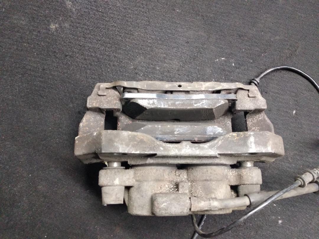 суппорт передний правый Mercedes-Benz GL-Класс X164 2007, 3.0 л., OM 642.940, дизель, АКПП, серебристый, внедорожник 5 дв. - фото №1