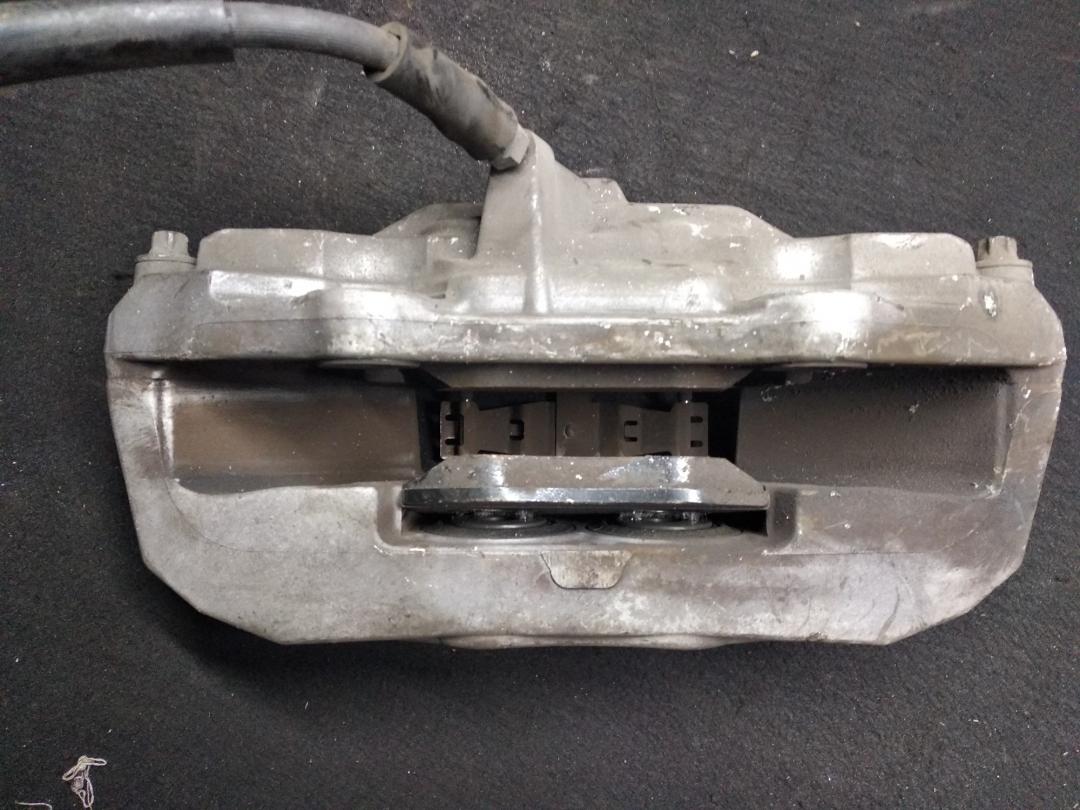 суппорт передний правый Mercedes-Benz E-Класс W213/S213/C238/A238 2016, 2.0 л., OM 654.920, дизель, АКПП, белый, седан, правый руль - фото №1