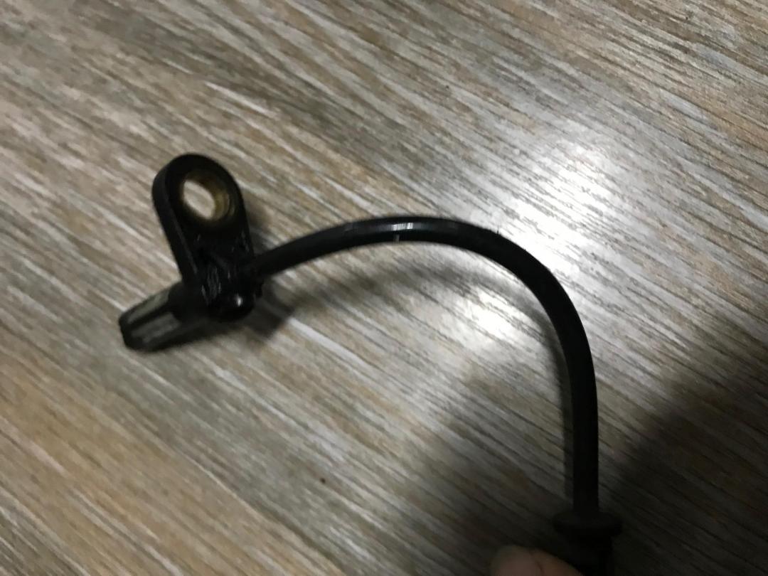 датчик ABS Mercedes-Benz E-Класс W211/S211 2004, 3.2 л., OM 648.961, дизель, АКПП, универсал, A2115401317, 2115401317 - фото №1