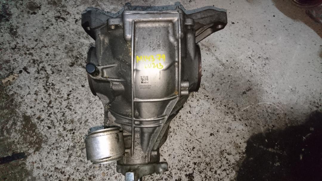 редуктор заднего моста Mercedes-Benz E-Класс W213/S213/C238/A238 2016, 2.0 л., OM 654.920, дизель, АКПП, белый, седан, правый руль, 2133504307 - фото №1