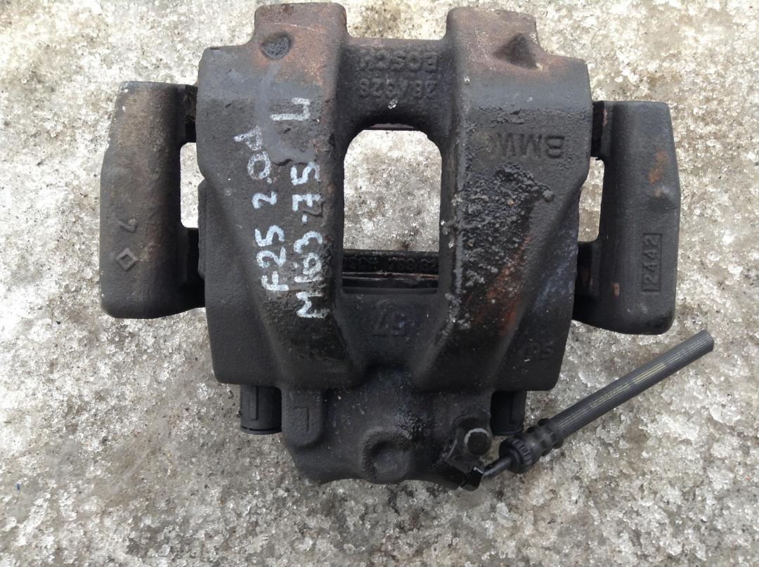 суппорт передний левый BMW X3 F25 2013, 2.0 л., N47 D20 C, дизель, АКПП, белый, внедорожник 5 дв., 6790921 - фото №1