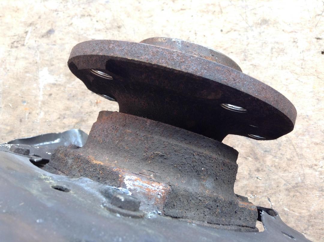 ступица задняя левая BMW X3 F25 2013, 2.0 л., N47 D20 C, дизель, АКПП, белый, внедорожник 5 дв., 6867815, 6787015 - фото №1