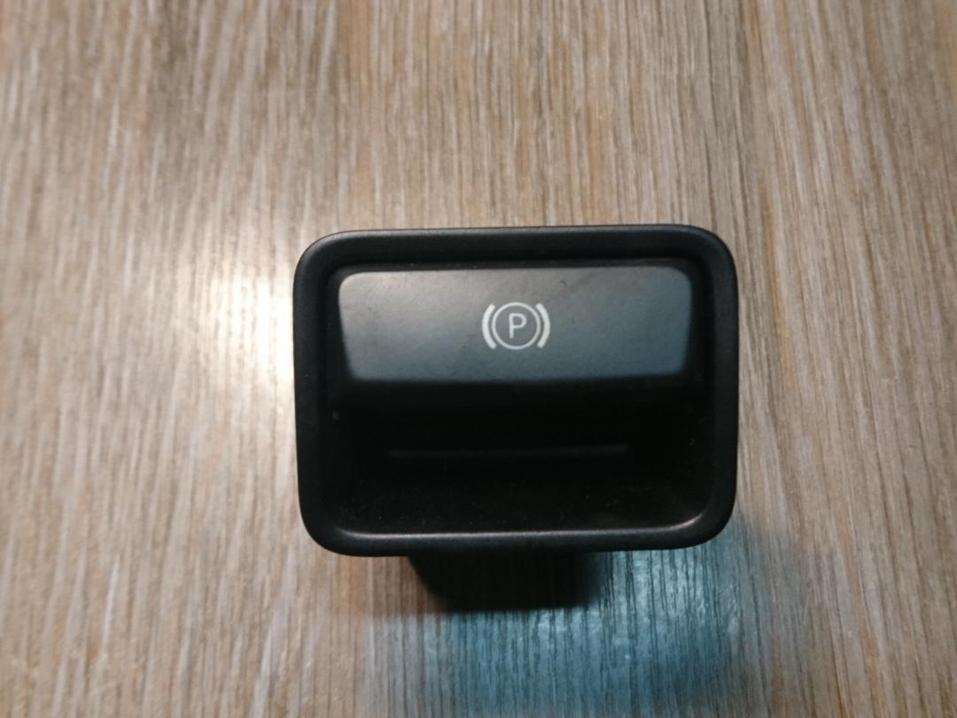 кнопка ручного тормоза (ручника) Mercedes-Benz GL-Класс X166 2014, 3.0 л., OM 642.826, дизель, АКПП, белый, внедорожник 5 дв., A2469050451 - фото №1