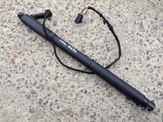 амортизатор крышки багажника (3-5 двери) BMW X5 E70 2008, 4.8 л., N62 B48 B, бензин, АКПП, черный, внедорожник 5 дв., 7172059