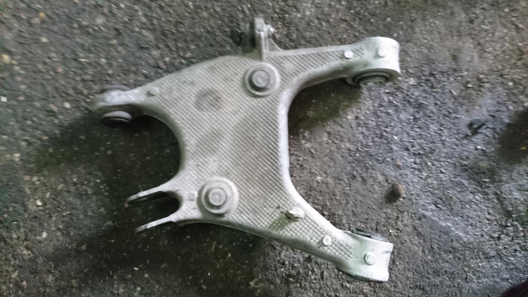 рычаг задний нижний BMW 7 серия F01/F02 2010, 4.4 л., N63 B44 A, бензин, АКПП, седан, 33326784350 - фото №1