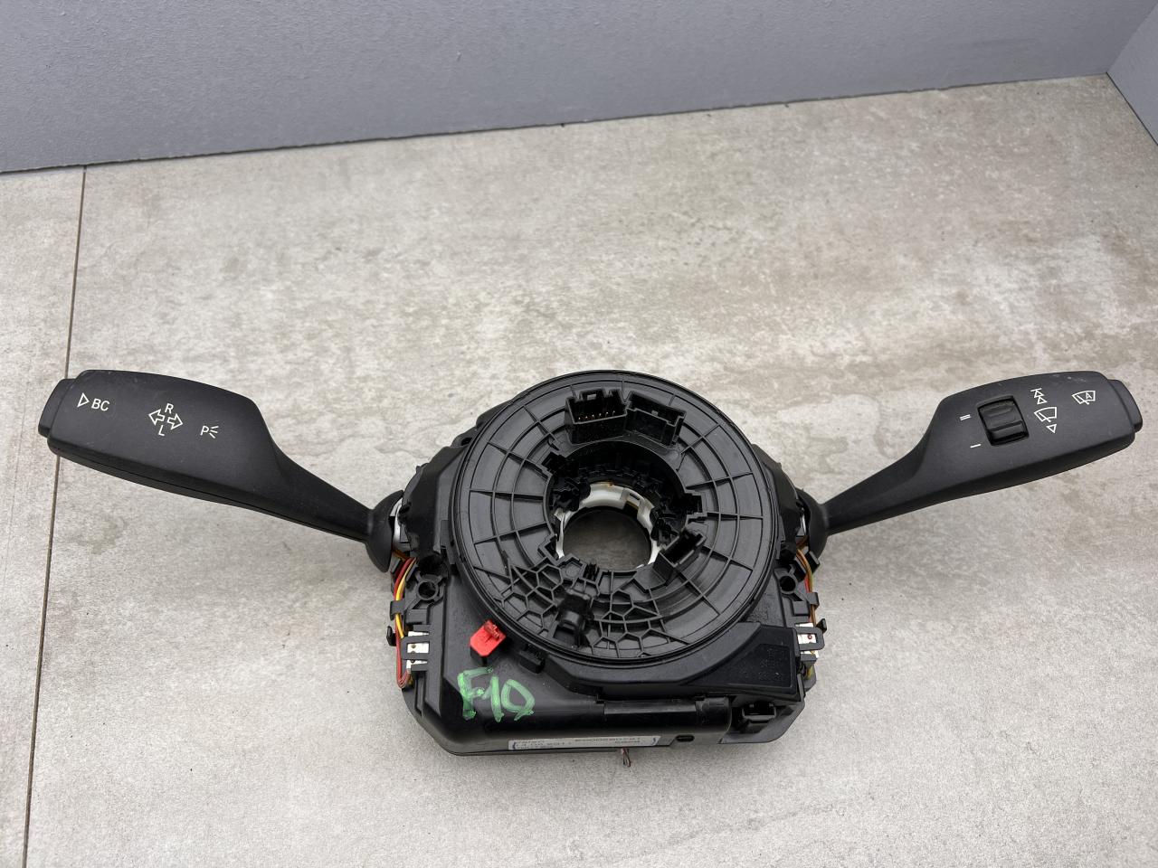 переключатель подрулевой (стрекоза) BMW 5 серия F07/F10/F11 2011, 9245622 - фото №1