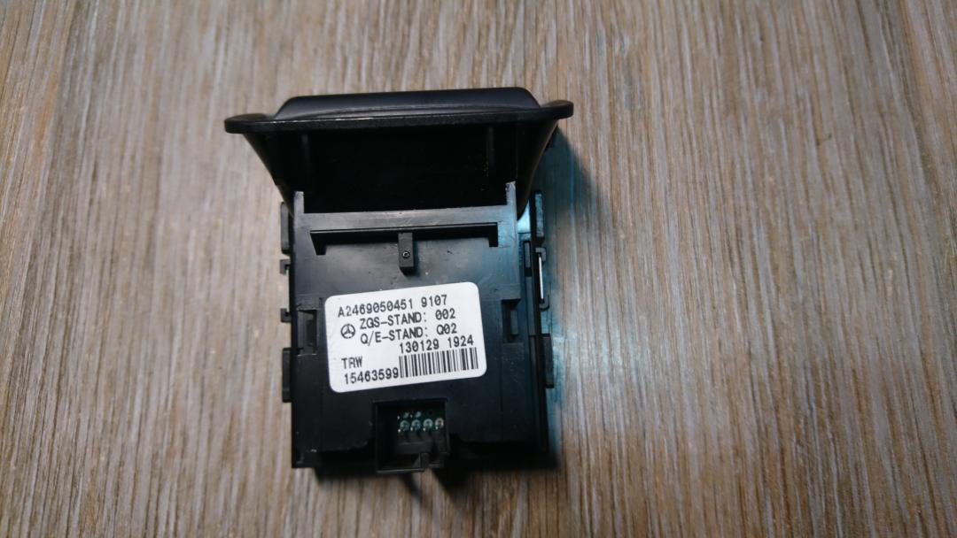 кнопка ручного тормоза (ручника) Mercedes-Benz GL-Класс X166 2013, 3.0 л., OM 642.826, дизель, АКПП, коричневый, внедорожник 5 дв., A2469050451 - фото №1