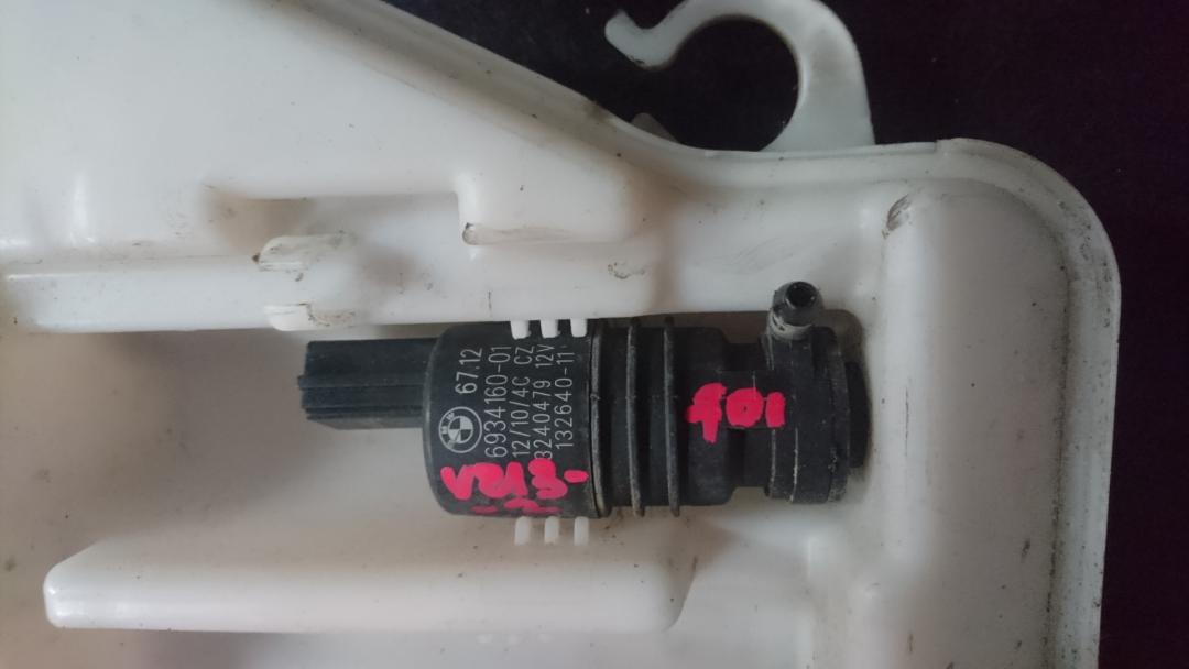 насос (моторчик) омывателя стекла BMW 7 серия F01/F02 2010, 4.4 л., N63 B44 A, бензин, АКПП, седан, 6934160 - фото №1