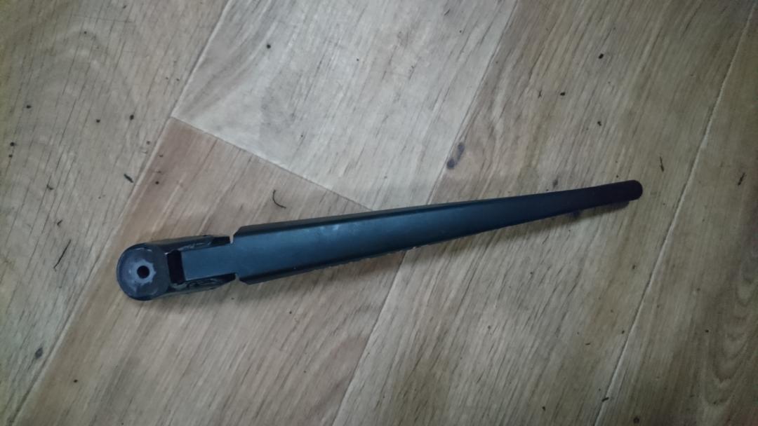 щеткодержатель (поводок стеклоочистителя, дворник) BMW X5 F15 2014, 3.0 л., N57 D30 A, дизель, АКПП, внедорожник 5 дв., 61627294431 - фото №1