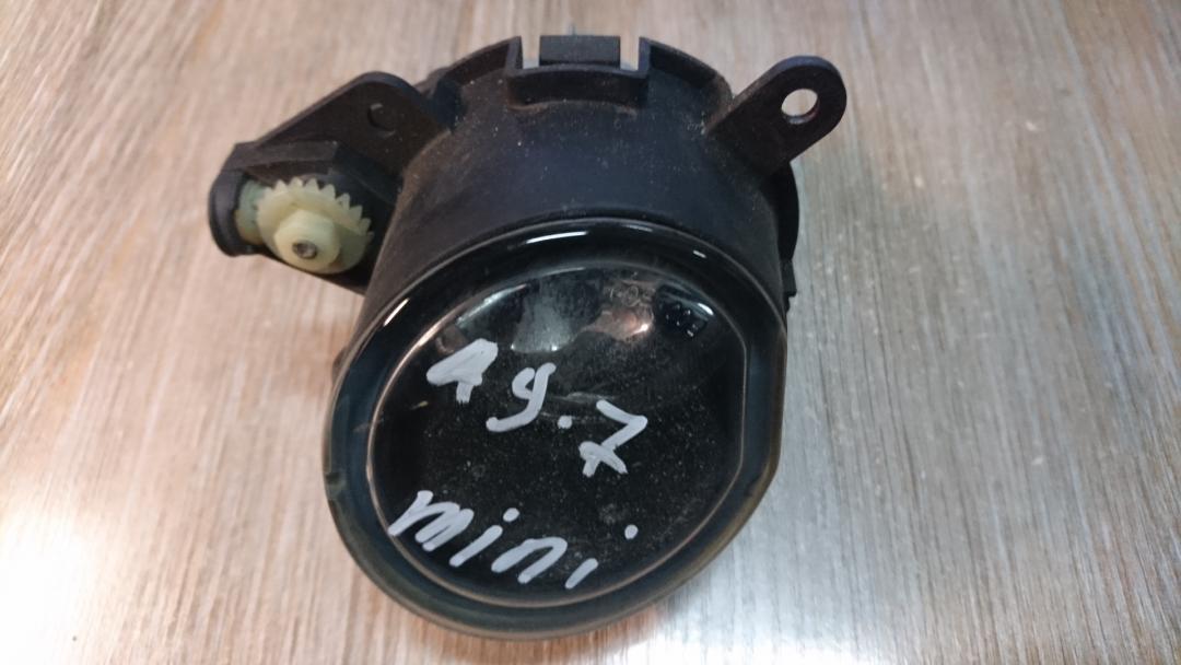 фара противотуманная левая Mini Cooper 1 поколение 2001, 1.6 л., W10 B16 A, бензин, АКПП, красный, хетчбэк 5 дв., 6911721 - фото №1