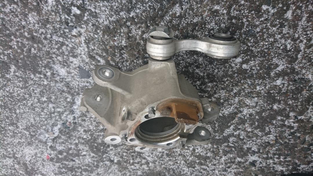 кулак задний правый BMW 7 серия F01/F02 2010, 4.4 л., N63 B44 A, бензин, АКПП, седан, 33326796498, 6797778 - фото №1