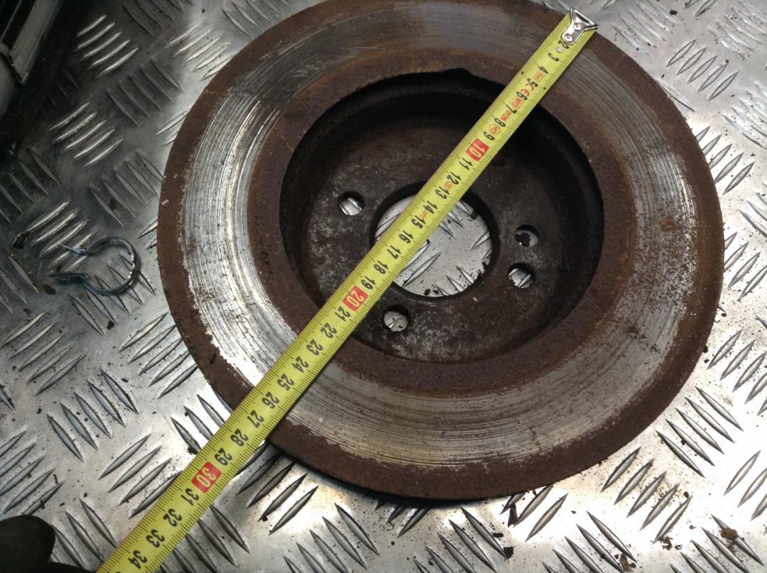 диск тормозной передний Mini Cooper 1 поколение 2001, 1.6 л., W10 B16 A, бензин, АКПП, красный, хетчбэк 5 дв. - фото №1