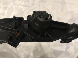 механизм открытия капота (кронштейн в салоне) BMW X5 E70 2008, 4.8 л., N62 B48 B, бензин, АКПП, белый, внедорожник 5 дв., 7148521