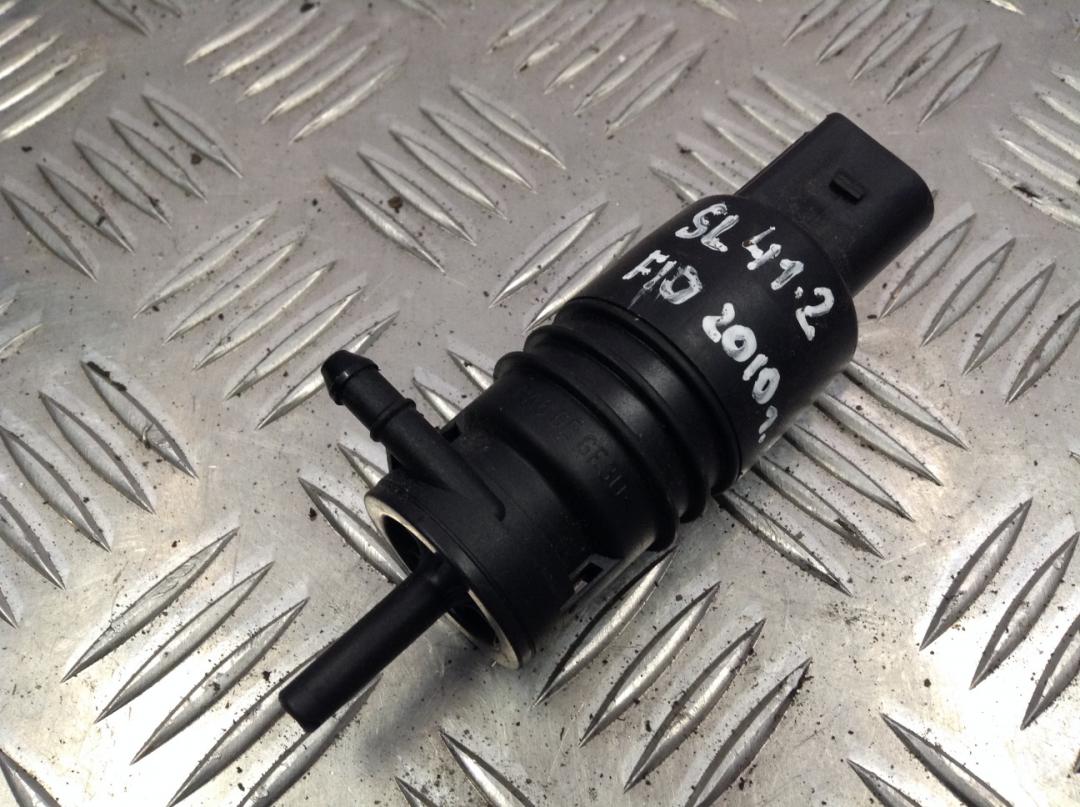 насос (моторчик) омывателя стекла BMW 5 серия F07/F10/F11 2010, 2.0 л., N47 D20 C, дизель, АКПП, седан, 6934160 - фото №1