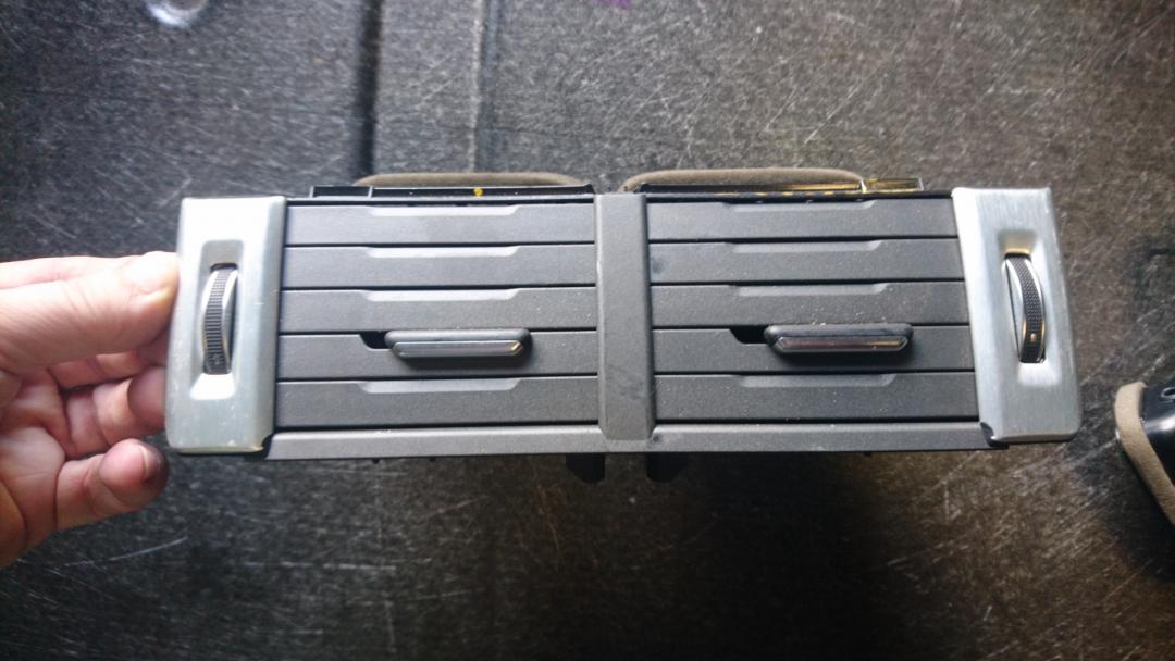 дефлектор обдува салона Land Rover Range Rover Evoque L538 2013, 2.2 л., 224DT, дизель, АКПП, внедорожник 5 дв., BJ32014L21AB - фото №1