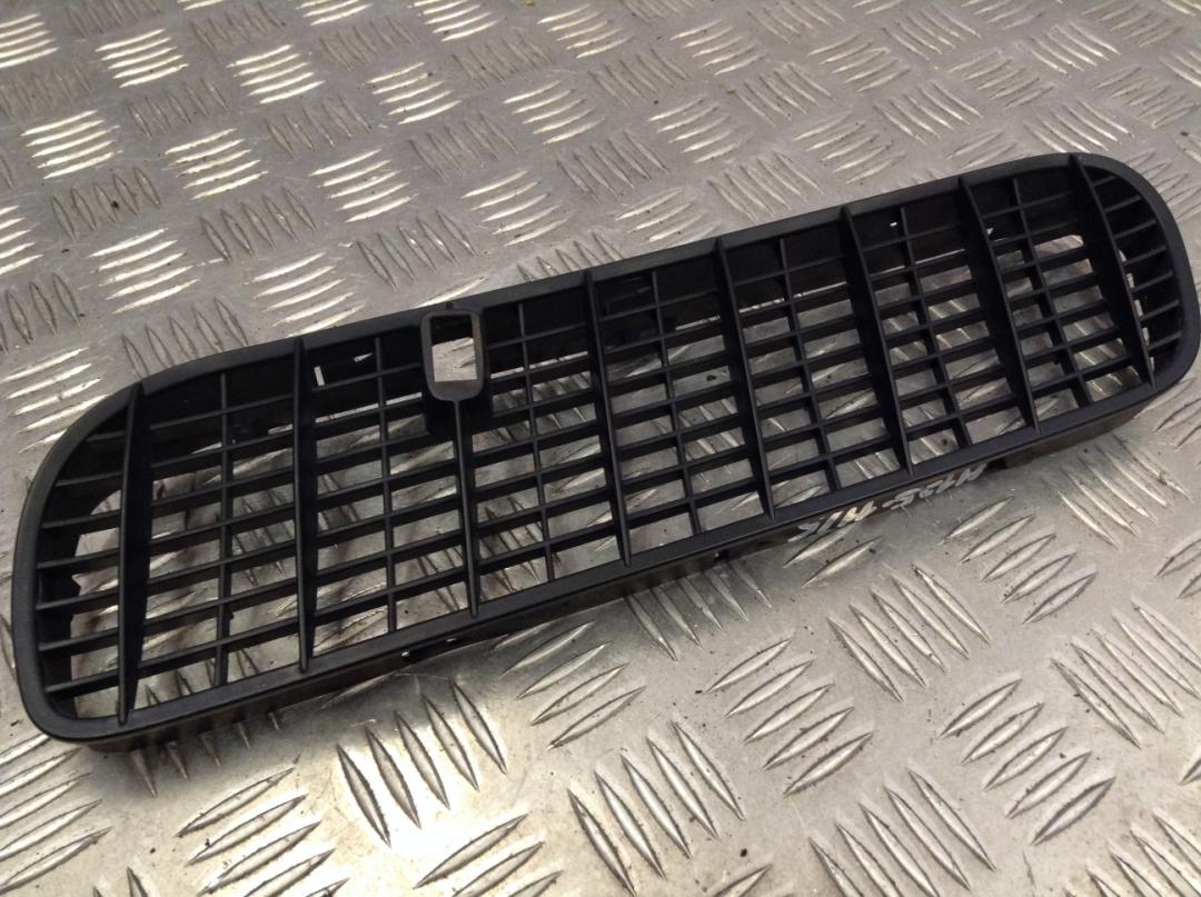 решетка капота BMW X5 E53 2001, 3.0 л., M54 B30 (306S3), бензин, АКПП, внедорожник 5 дв., 8402669 - фото №1