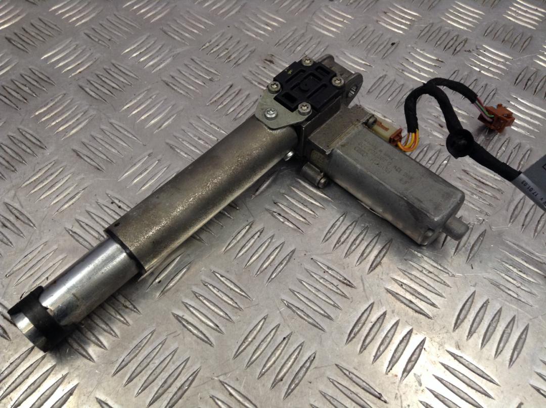 моторчик регулировки сиденья BMW 5 серия E60/E61 2005, 3.0 л., M57 D30 (306D4), дизель, АКПП, седан, 8320446 - фото №1