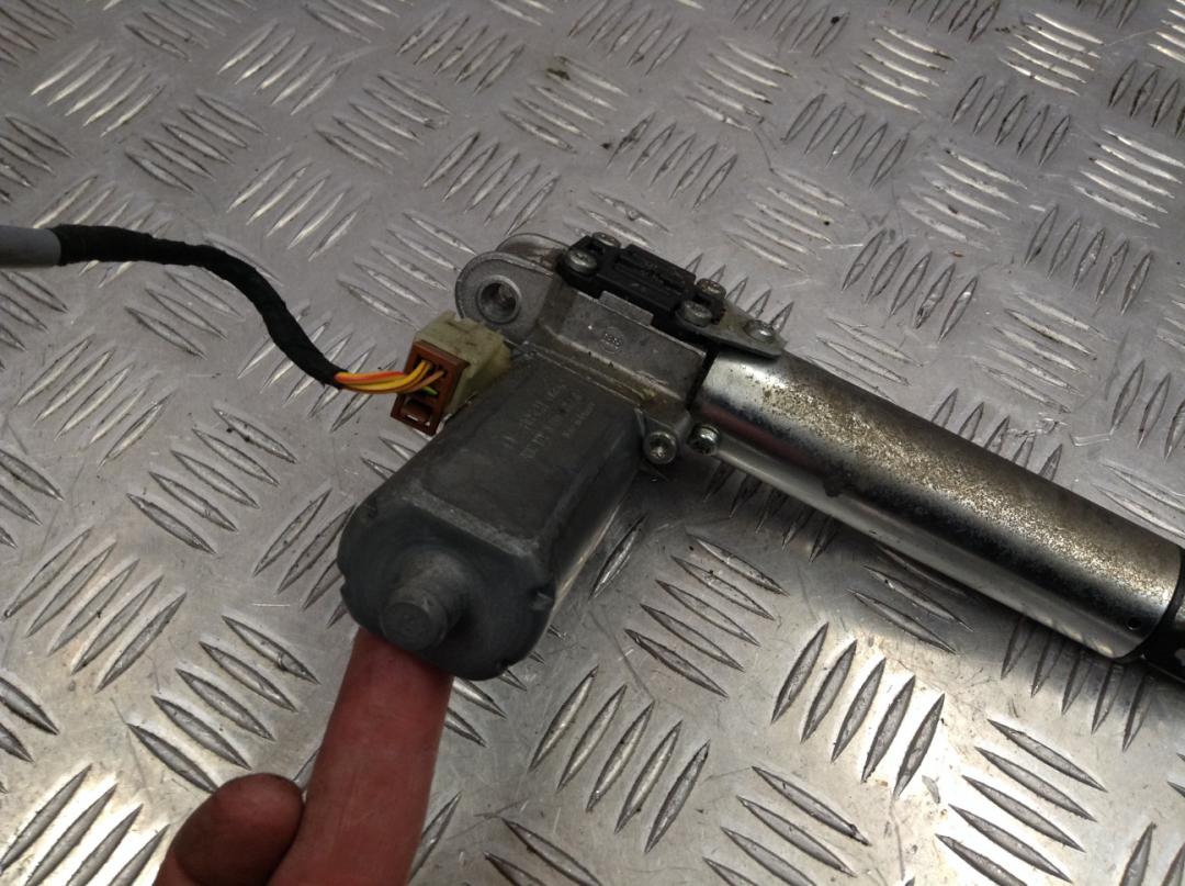 моторчик регулировки сиденья BMW 5 серия E60/E61 2005, 3.0 л., M57 D30 (306D4), дизель, АКПП, седан, 8320447 - фото №1