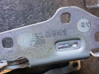 петля капота правая Mercedes-Benz C-Класс W204/S204 2008, 2.1 л., OM 646.811, дизель, МКПП, серебро, седан, A2048800828