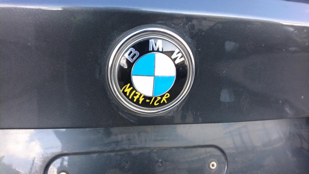 эмблема BMW 3 серия F30/F31/F34 2013, 2.0 л., N47 D20 C, дизель, АКПП, хетчбэк 5 дв., правый руль - фото №1
