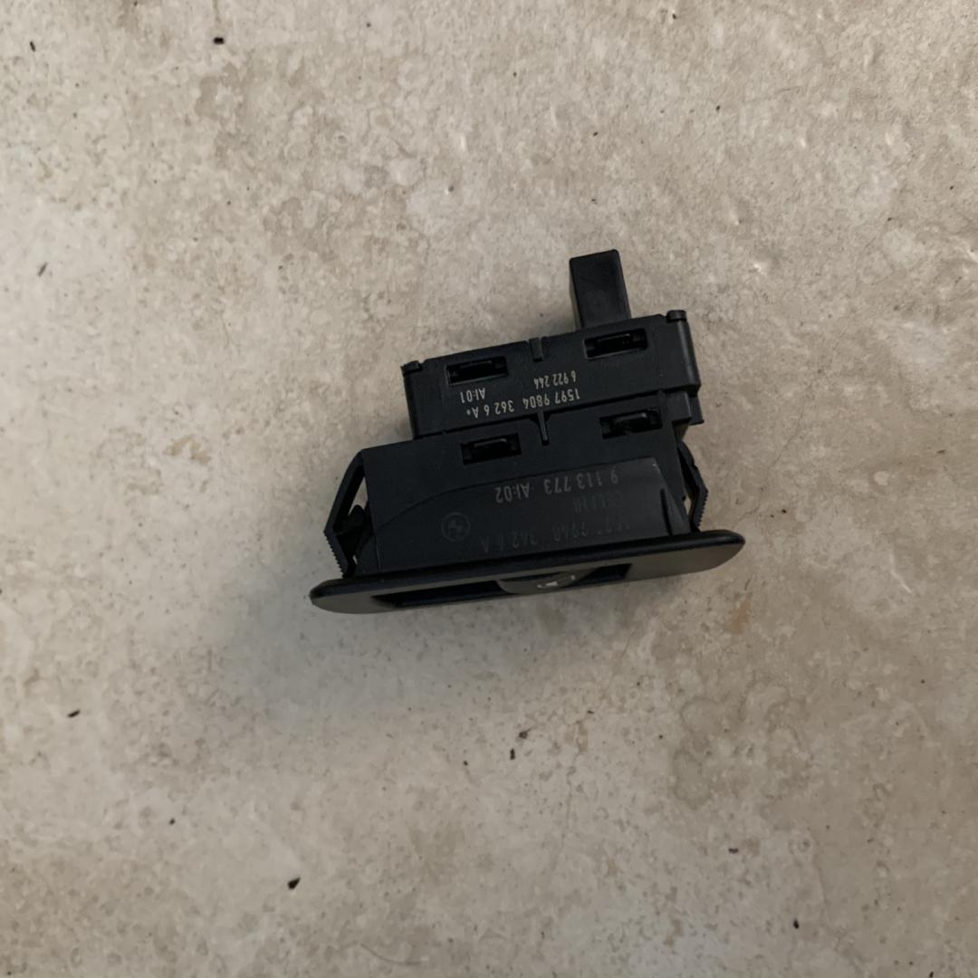 кнопка стеклоподъемника двери BMW 5 серия E60/E61 2007, 4.8 л., N62 B48 A, бензин, АКПП, универсал, 9113773, 6922244 - фото №1