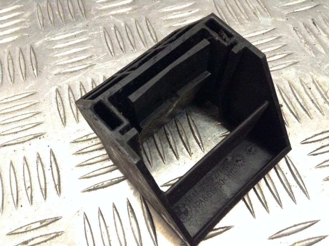 кронштейн радиатора BMW 5 серия E60/E61 2005, 3.0 л., M57 D30 (306D2), дизель, АКПП, синий, седан, 7519271 - фото №1