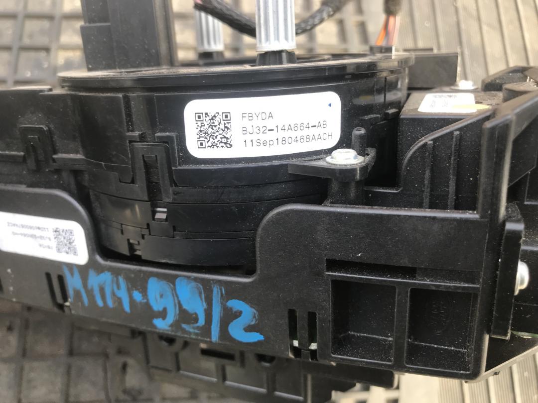 переключатель подрулевой (стрекоза) Land Rover Range Rover Evoque L538 2012, 2.2 л., 224DT, дизель, АКПП, внедорожник 5 дв., BJ3213N064, BJ3214A664 - фото №1