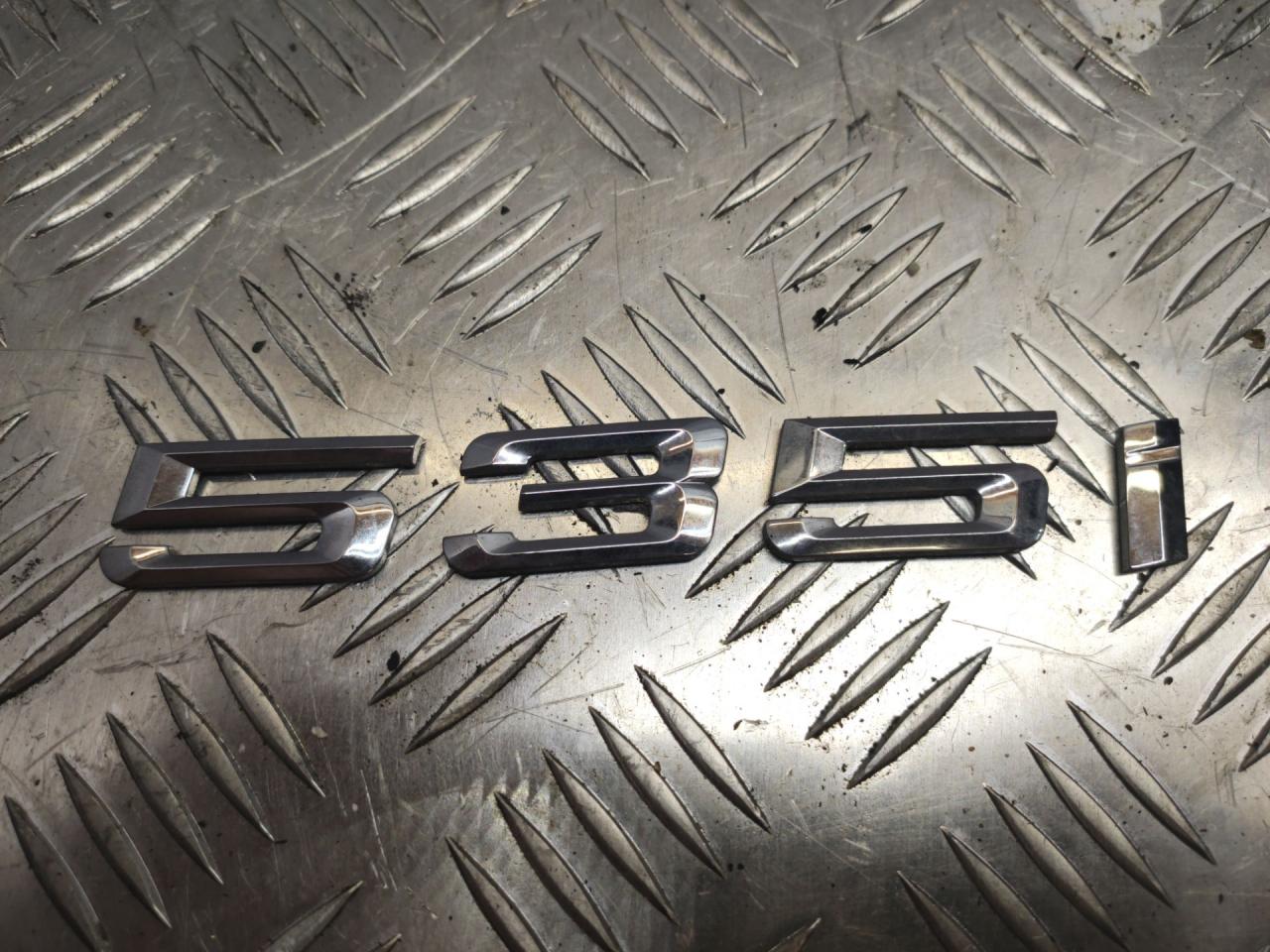 эмблема BMW 5 серия F07/F10/F11 F10 2010, 3.5 л., N55 B30 A, бензин - фото №1