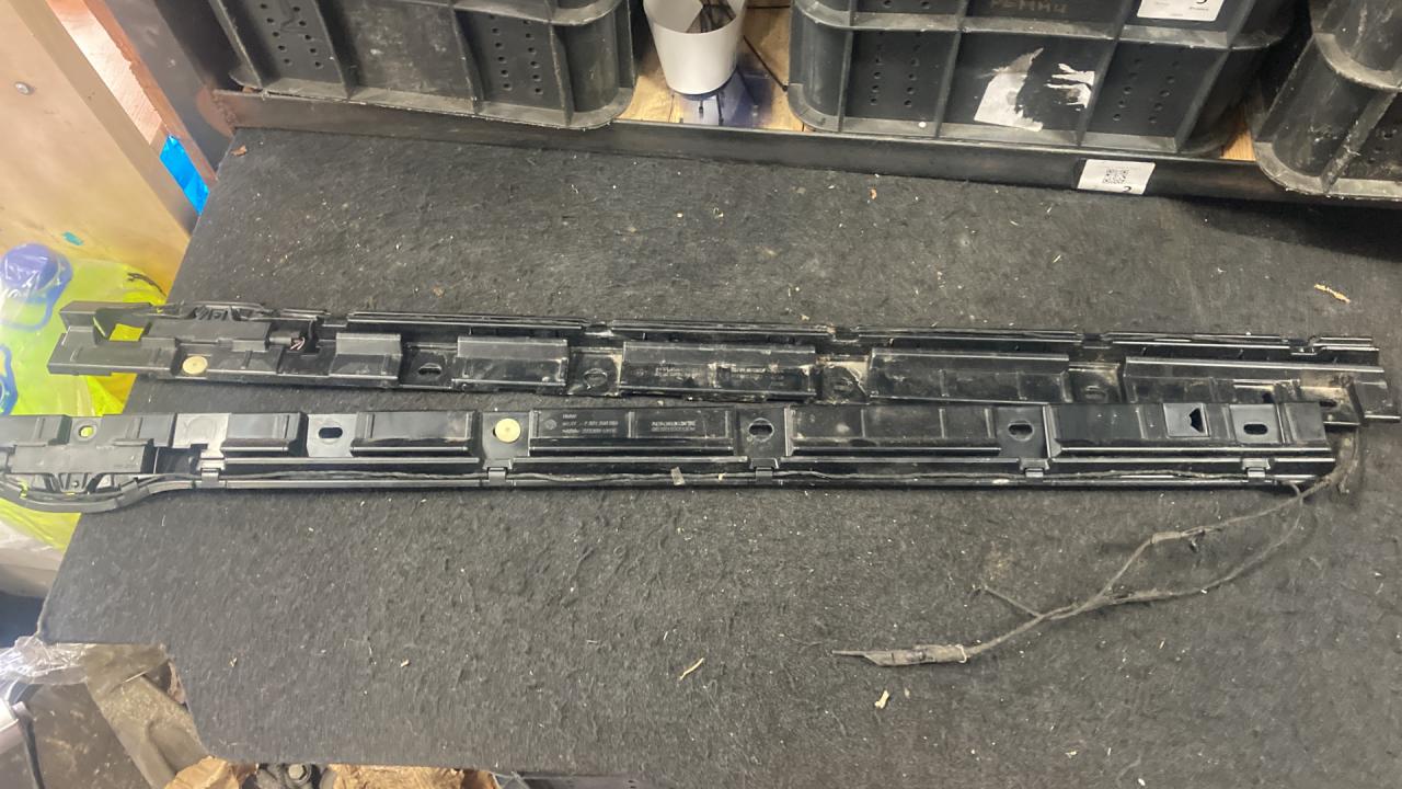накладка на порог BMW 5 серия F07/F10/F11 2010, 3.5 л., N55 B30 A, бензин, 22339910 - фото №1