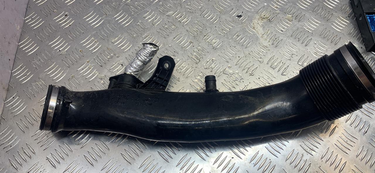 патрубок воздушного фильтра BMW 5 серия F07/F10/F11 (2009 - 2013), 7583726 - фото №1