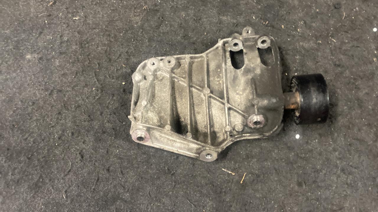 кронштейн компрессора кондиционера BMW 5 серия F07/F10/F11 F10 2010, 3.5 л., N55 B30 A, бензин - фото №1