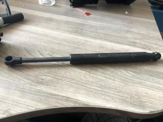 амортизатор пола багажника BMW X5 E70 2008, 4.8 л., N62 B48 B, бензин, АКПП, белый, внедорожник 5 дв.