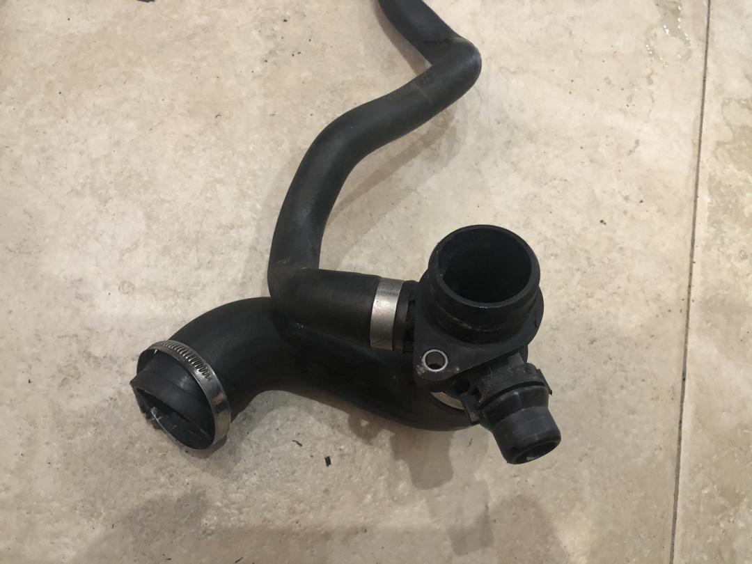 фланец (тройник) системы охлаждения BMW 3 серия F30/F31/F34 2013, 2.0 л., N20 B20 A, бензин, АКПП, седан, 7639997 - фото №1