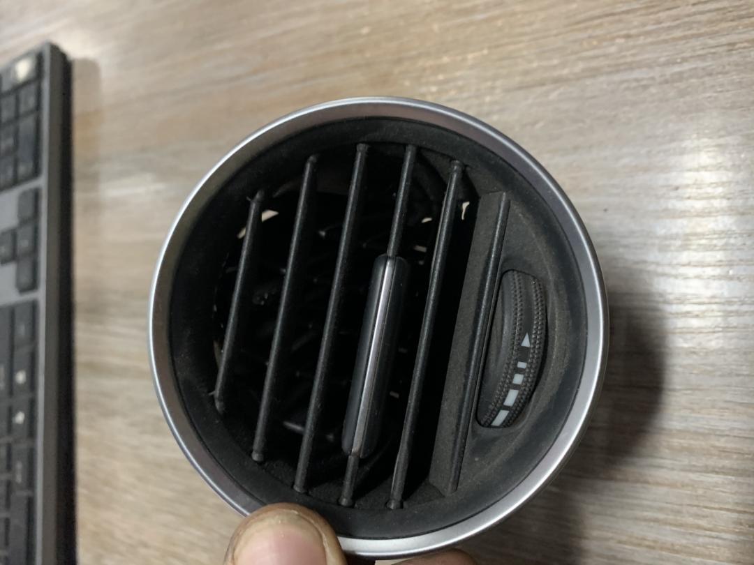 дефлектор обдува салона Mercedes-Benz C-Класс W204/S204 2008, 2.1 л., OM 646.811, дизель, МКПП, серебро, седан, A2048306354 - фото №1